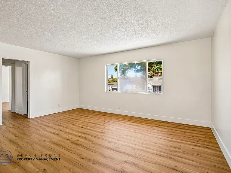 2216 W Wardlow Rd — Photo 8