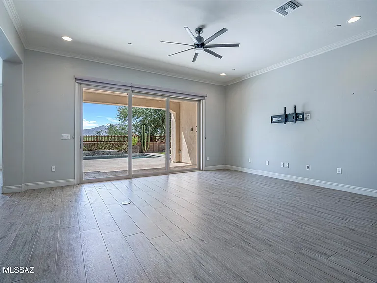 2447 N Wychwood Ct — Photo 10
