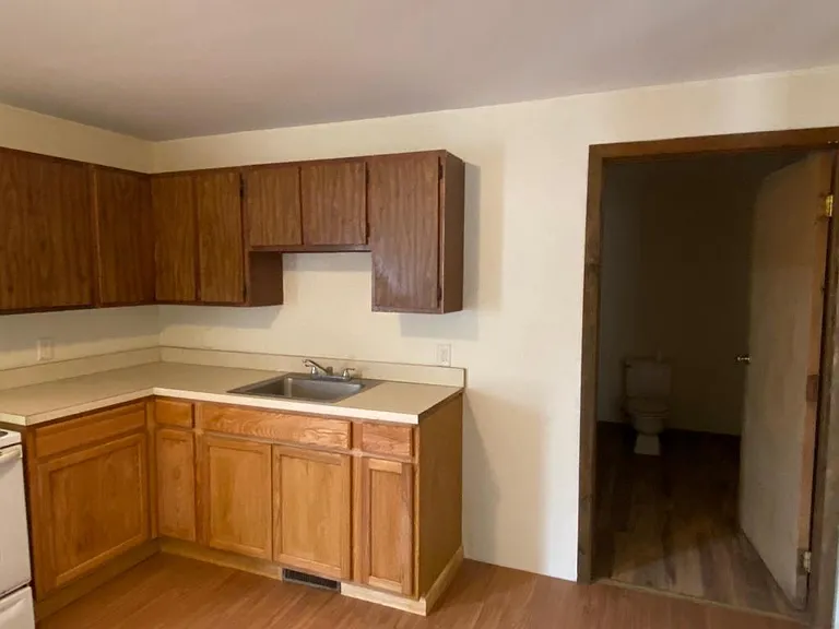 923 Churchill Ave — Photo 4