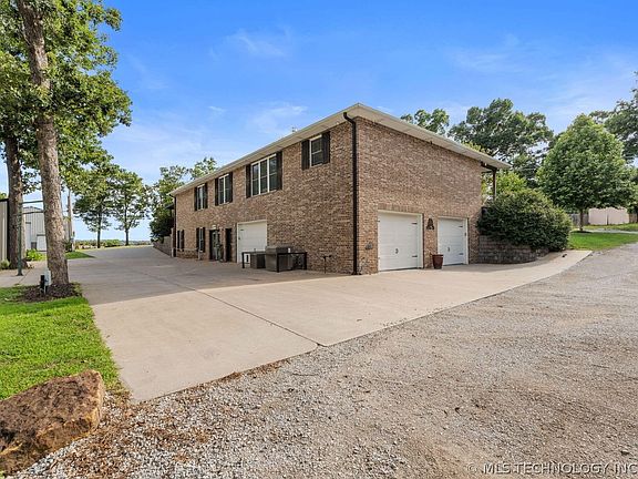 3rd image of 31880 Crescent Dr