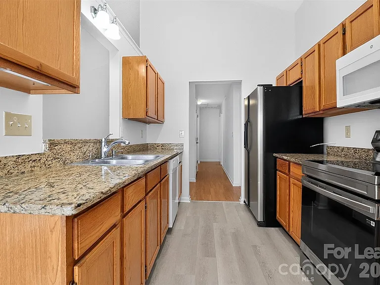 3411 Pondridge Ct — Photo 14
