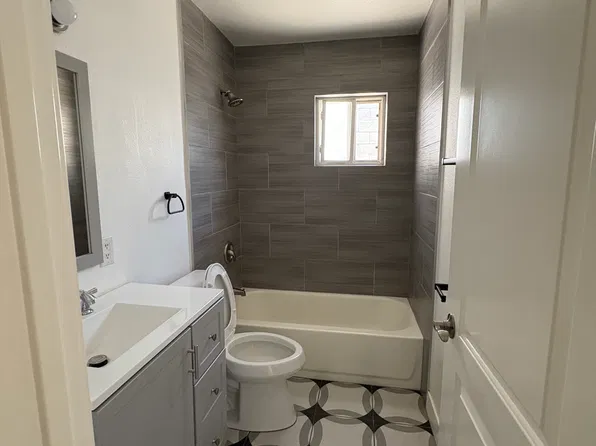 7852 Ronald Dr #C, Huntington Beach, CA 92647