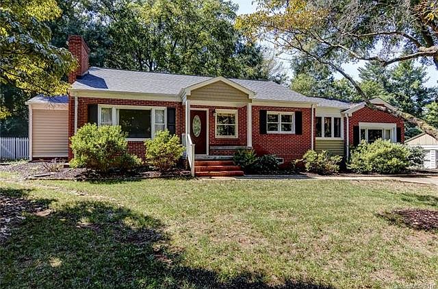 1st image of 545 Lakeside Dr