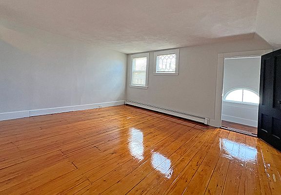 5th image of 159 Brown St #4