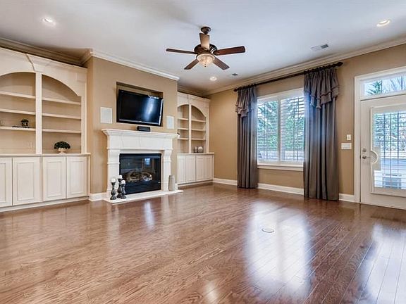 4th image of 2309 Sandy Oaks Dr