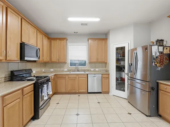 8243 Gran Villa Dr, Cypress, TX 77433