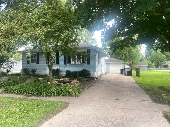 325 W Oak St, Coal City, IL 60416