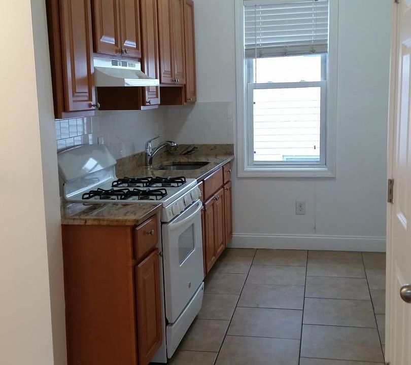1st image of 522 Saratoga St APT 3