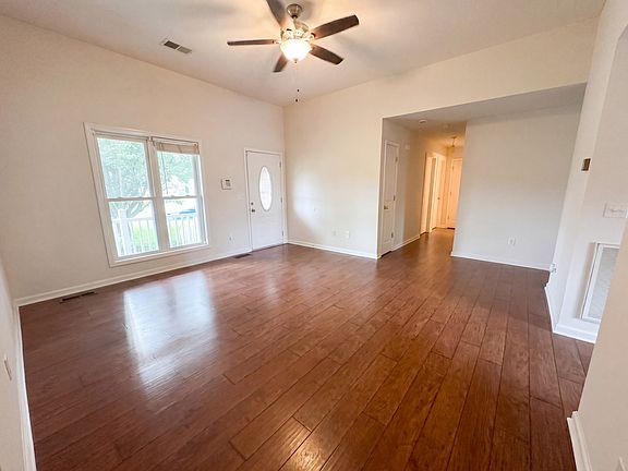 3rd image of 215 Wagoners Way