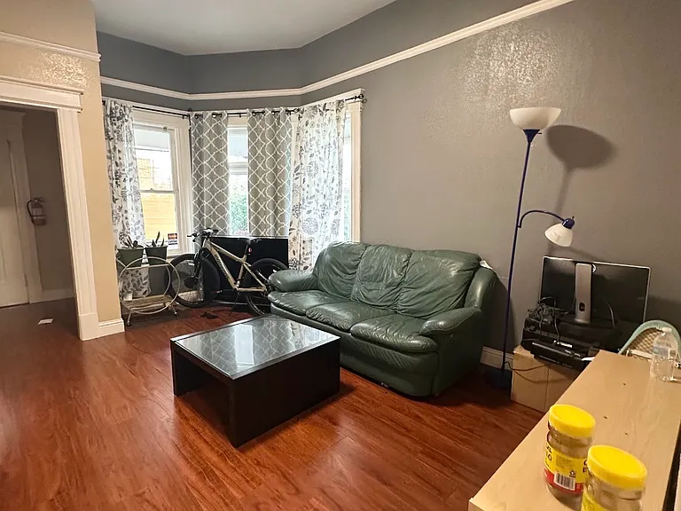 145 George St #5 — Photo 2