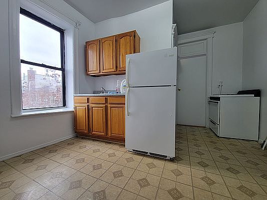 1st image of 178 Bay 23 St #17