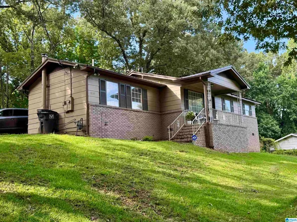 1237 W Forest Dr, Gardendale, AL 35071