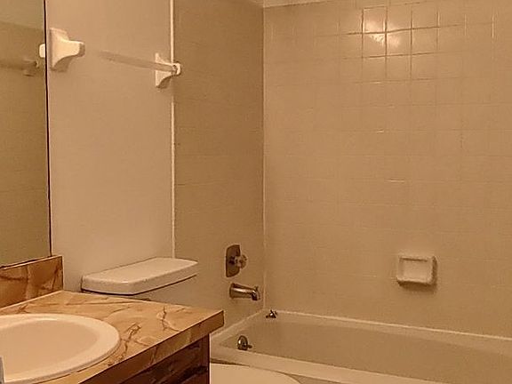 5th image of 1476 SE Colchester Cir