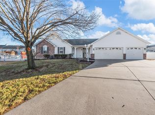 422 Winter Wind Dr, O'Fallon, MO 63366