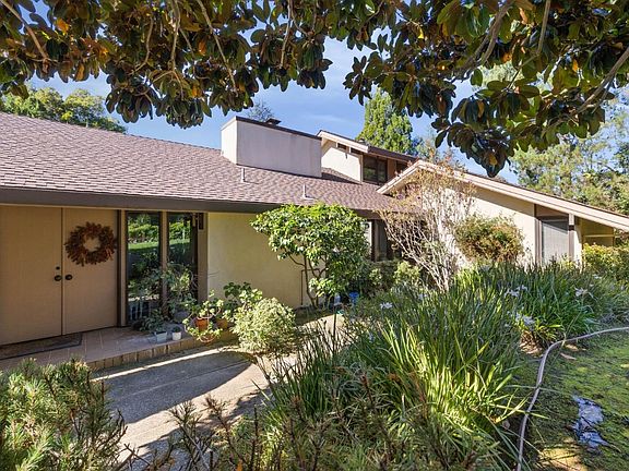 3rd image of 165 Eucalyptus Ave