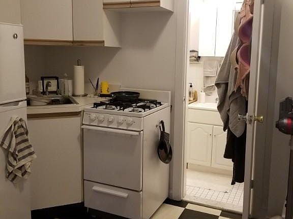 4th image of 330 E 74th St APT 4B