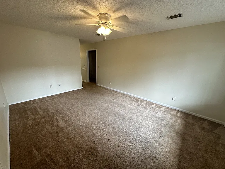 910 Brett Dr #19 — Photo 3