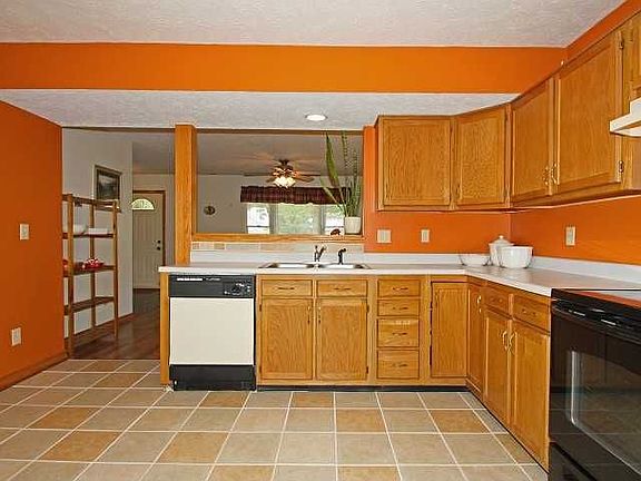 5th image of 8545 Country Club Blvd