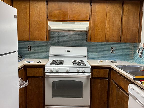 Kitchen - new tile almost complete!