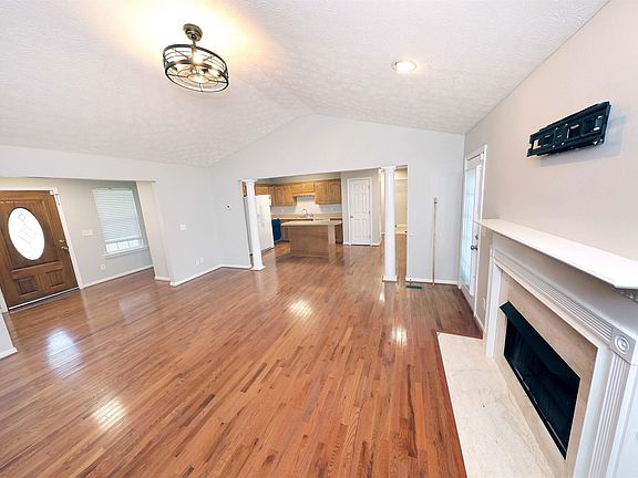 2nd image of 205 Pebble Creek Dr