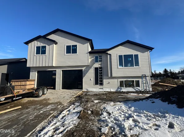 1242 9th St SW, Watford City, ND 58854