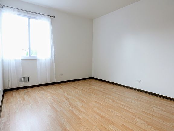 5th image of 3762 Merrimac Ln W