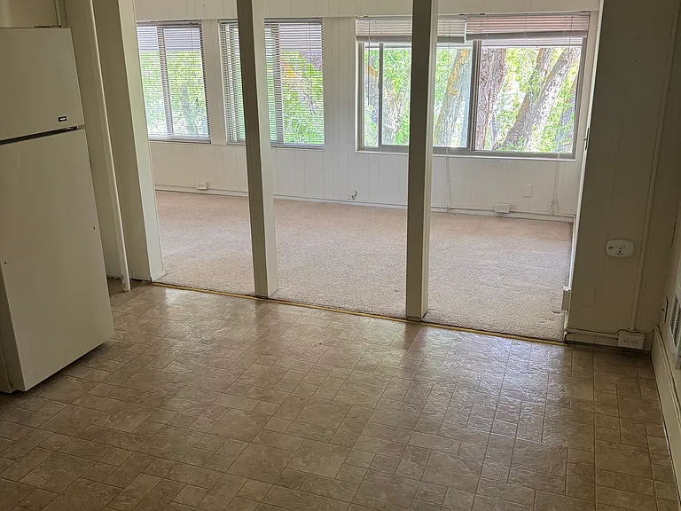 Third Avenue Apartments — Photo 11