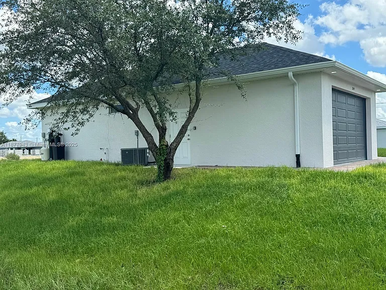 2044 Crawford Ave N — Photo 11