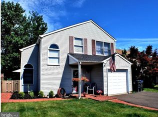 402 Village Green Ln, Telford, PA 18969