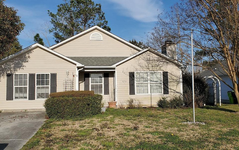 1st image of 820 S Dogwood Ln