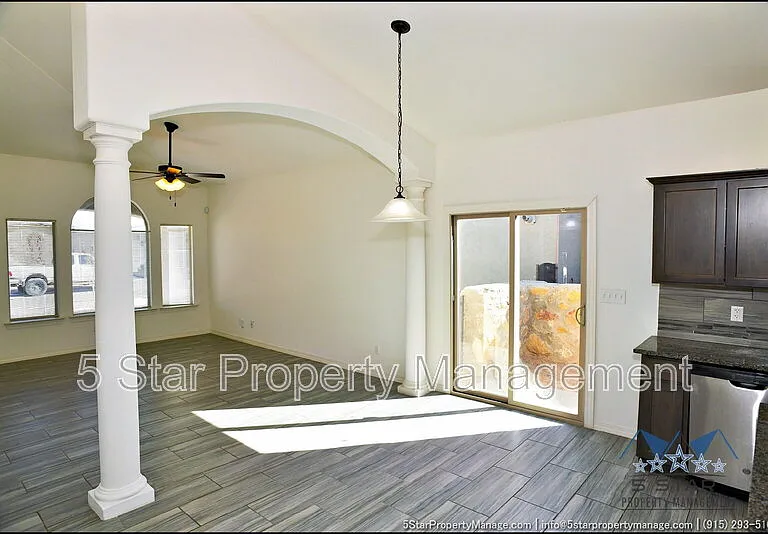781 Croxdale St — Photo 12