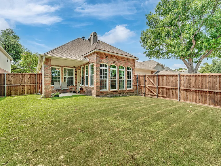 4021 Aldenham Dr — Photo 30