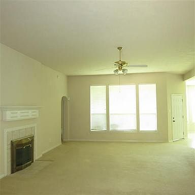 5th image of 2611 Silvermeadow Dr