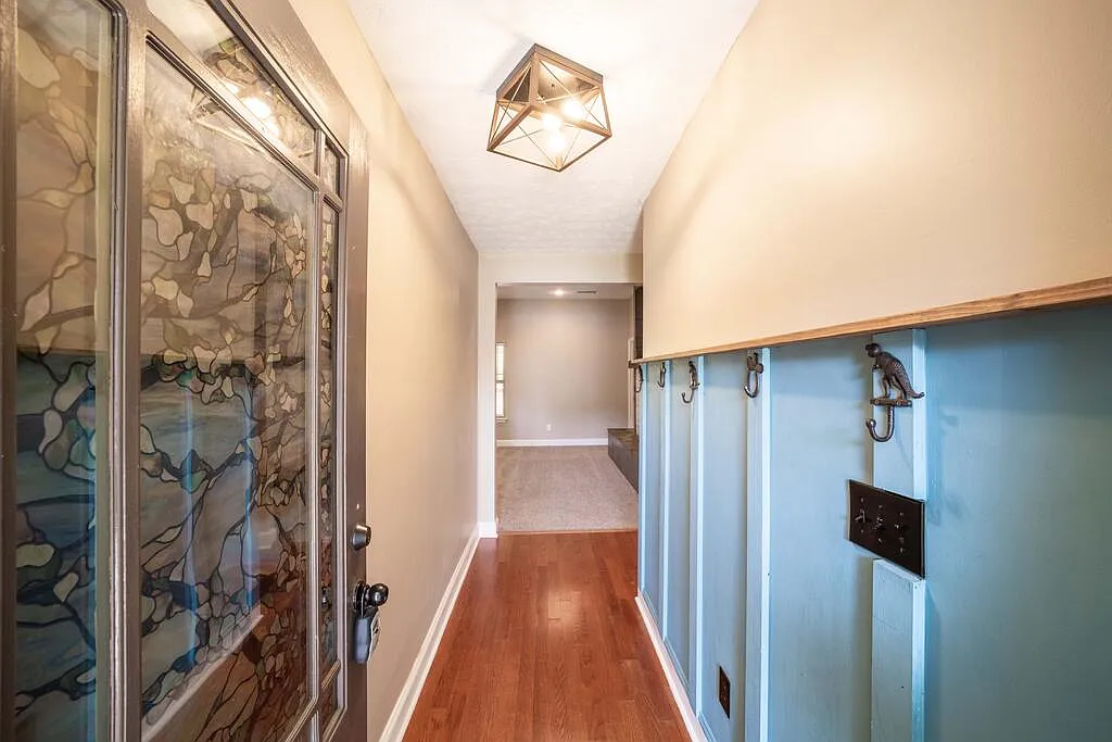 4 bed, 2.0 bath, 1754 sqft, $2,000 — Photo 2
