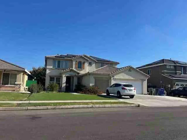 3338 N Jason Ave photo 1