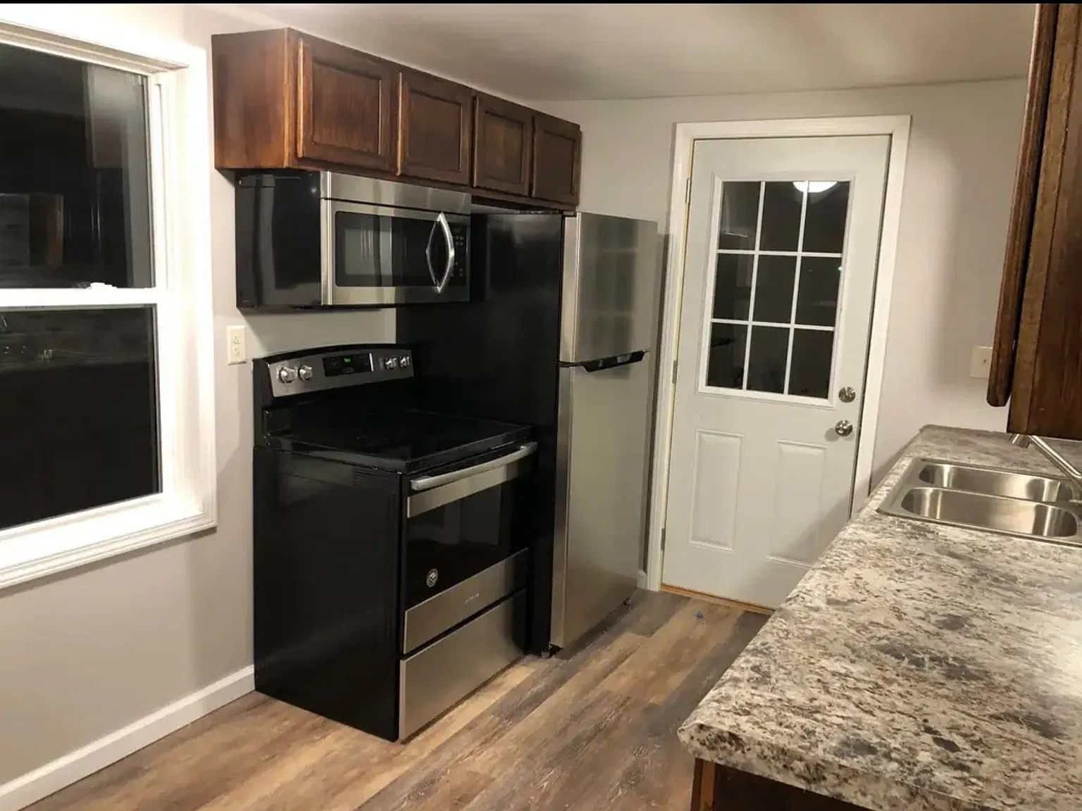 2 bed, 900 sqft, $1,295 — Photo 2