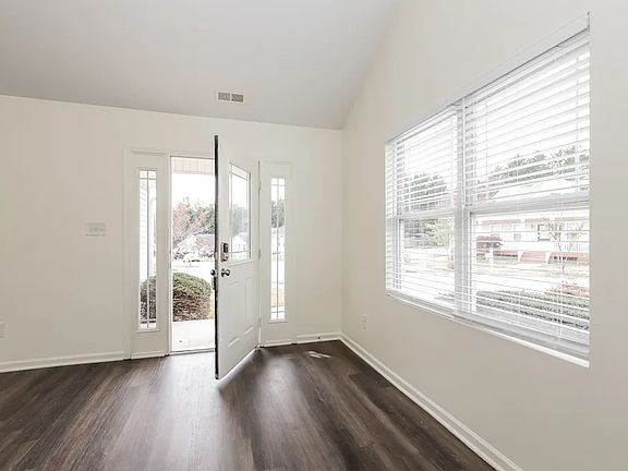 5th image of 298 Maynard South Dr