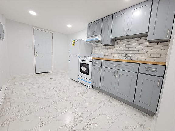 3rd image of 1040 Rosalie St #1F