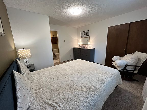 3rd image of 4936 Beverly Dr NE #1