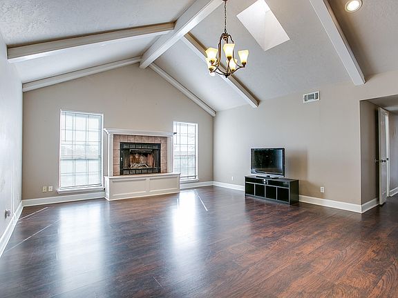 4th image of 102 Loch Lomond Rd