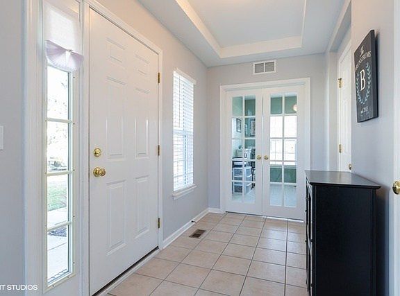 3rd image of 2231 Claremont Ln