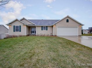 3158 Maplepond Dr, Hudsonville, MI 49426
