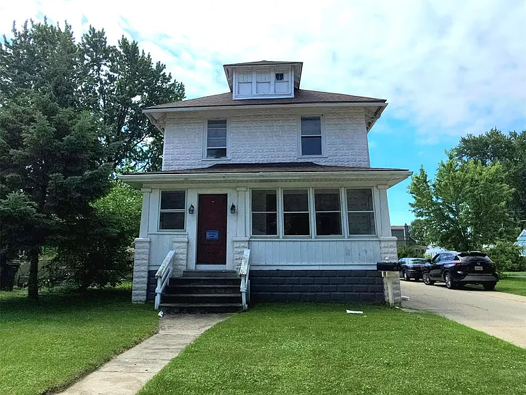 19504 Bigelow St — Photo 1