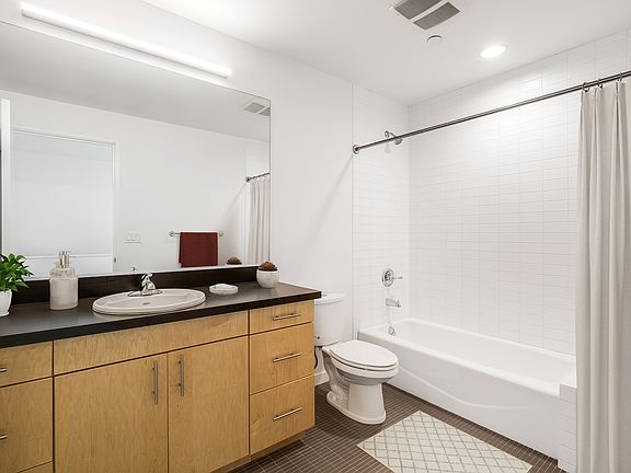 5th image of 703 Bellevue Ave E #211