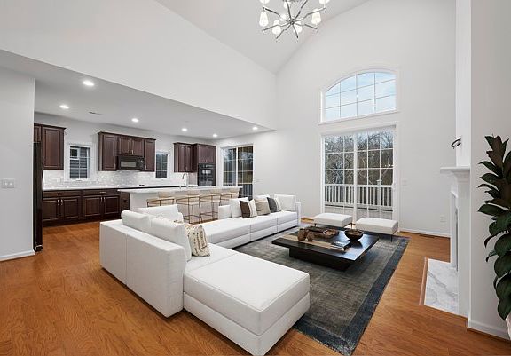 4th image of 151 Liberty Blvd