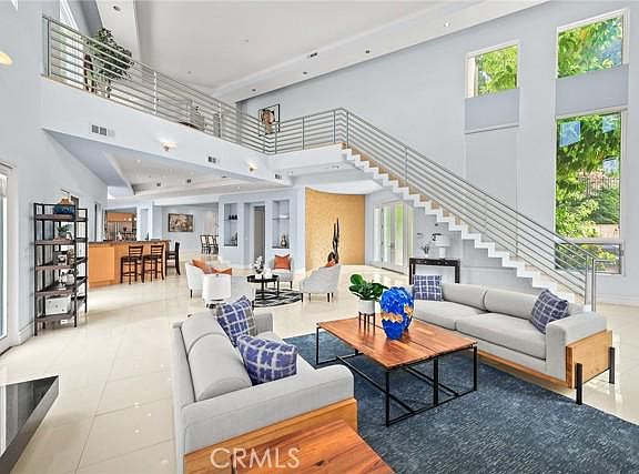 4th image of 387 Torrey Pines Dr
