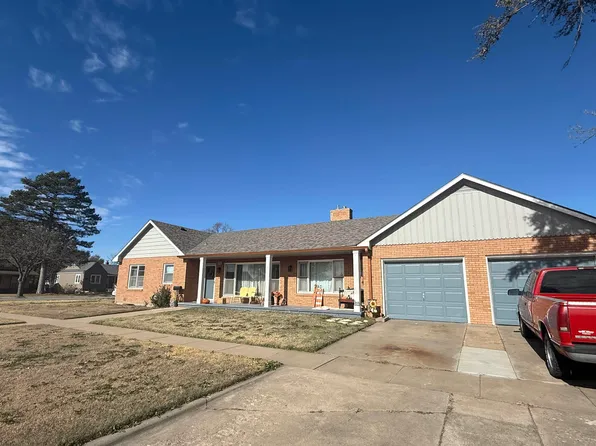 235 W 1st St, Russell, KS 67665