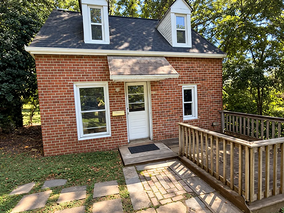 220 Waterloo St