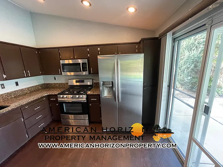 204 Epworth Ct — Photo 10