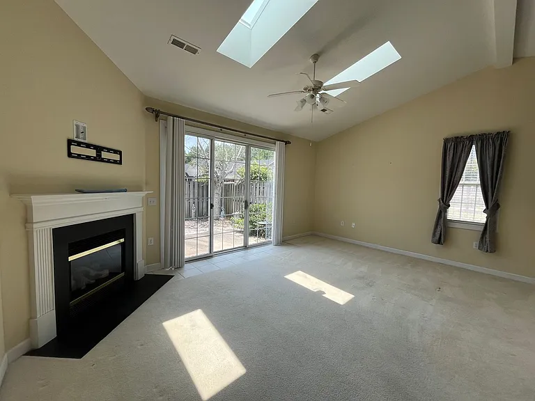 5006 Carleton Dr #113 — Photo 3